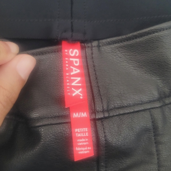 Spanx Leather Like Skinny Pant Petite - Picture 3 of 3